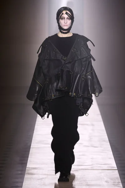 Look 24